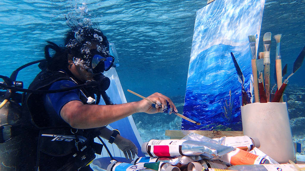 Hussain Ihfal painting underwater. Via blog.padi.com.